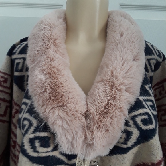 FHASION COLLECTION PONCHO SIZE. one size - Picture 2 of 8